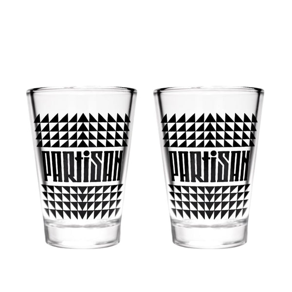 zwei Partisan Vodka Shotgläser